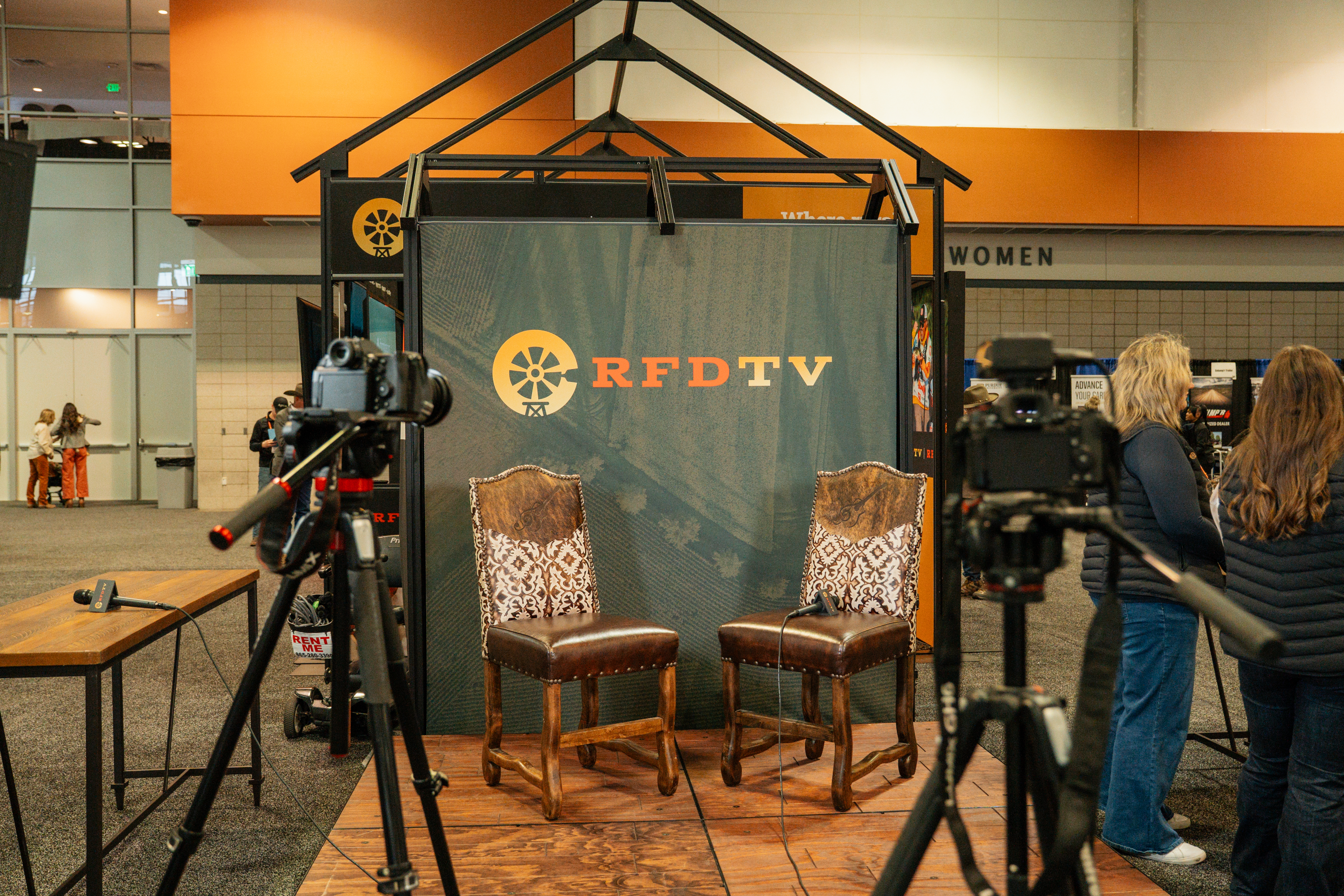 RFD-TV Live at CattleCon: The First Reproductive Algorithm Smart Ear Tag